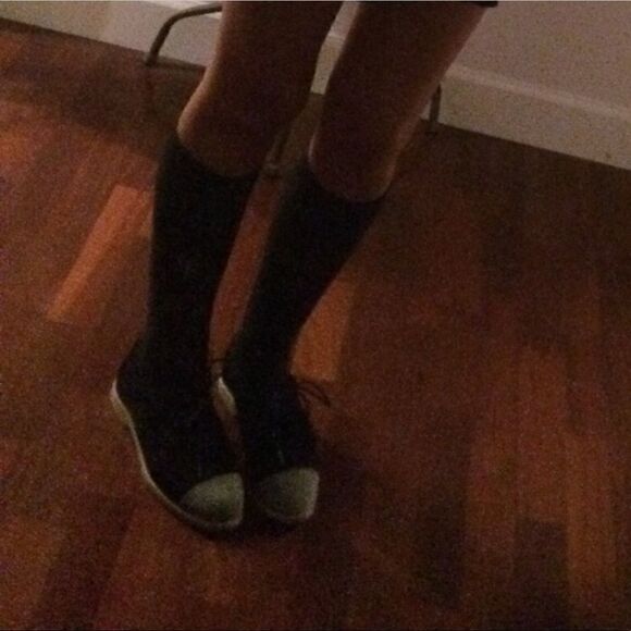 Size 8 Splendid Black Velvet Laces Shoes - Good Condition - Picture 8 of 8